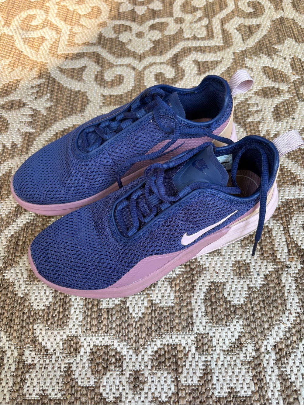 Like New Nike Air Running Shoes - size USA woman’s 8